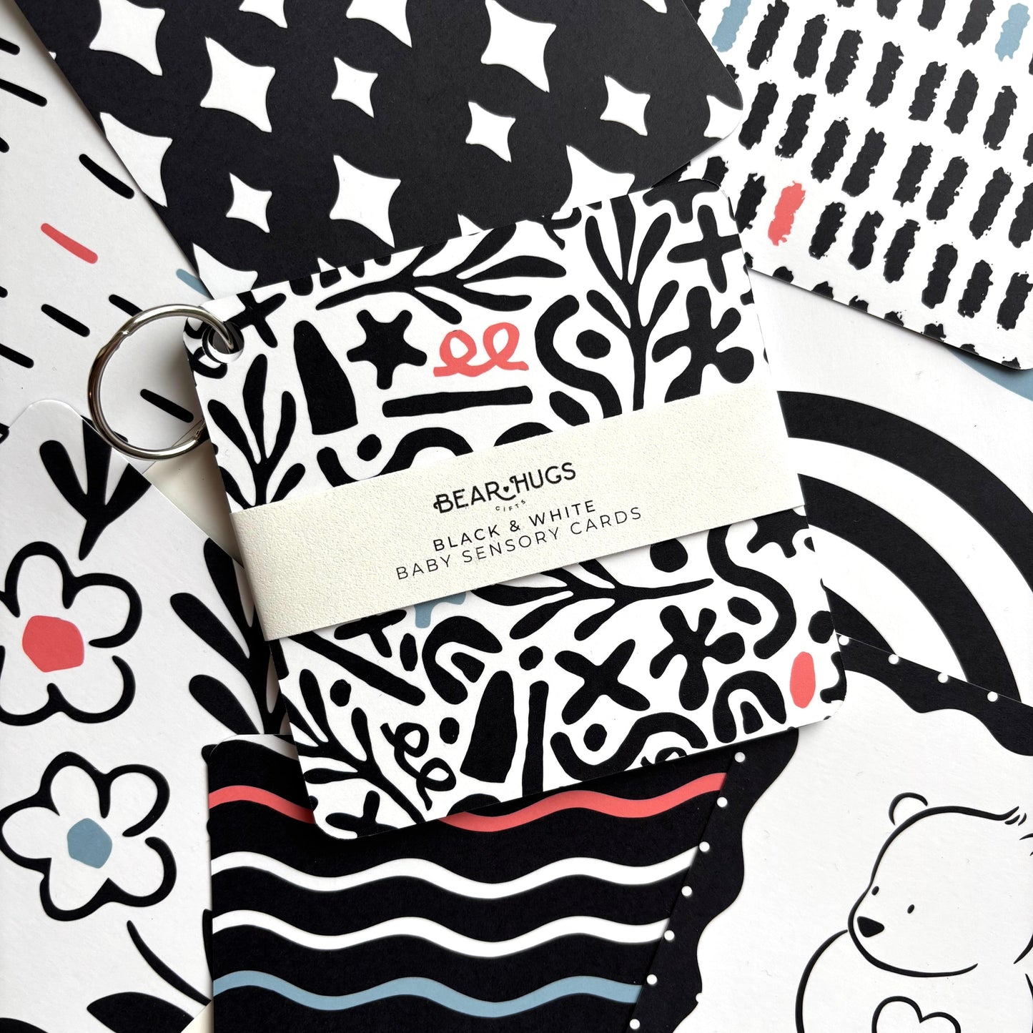 Black and white patterned baby sensory flashcards